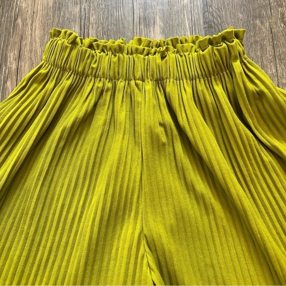 Women’s Pleated High Waist Green Loose Fit Shorts Size XS - Picture 5 of 5